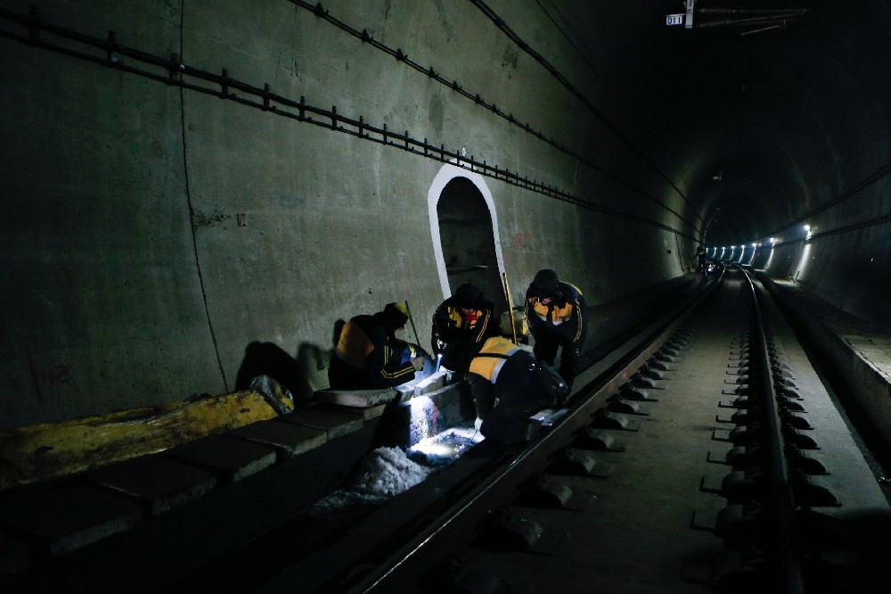 开化铁路运营隧道病害现状